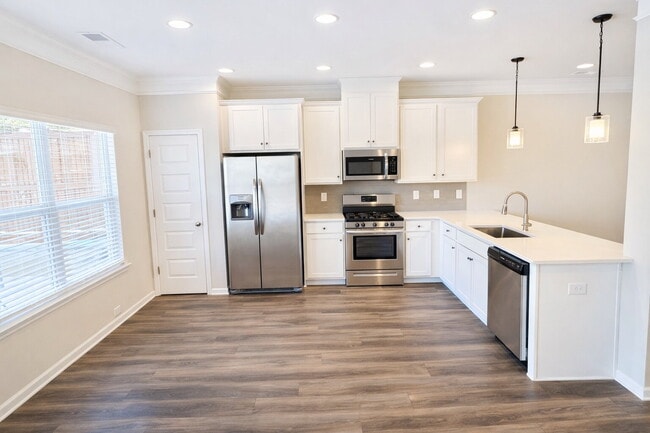 Building Photo - 3-bedroom Townhome in Buford City Schools with Quartz Kitchen, Private Suite, and Walkable Downto...