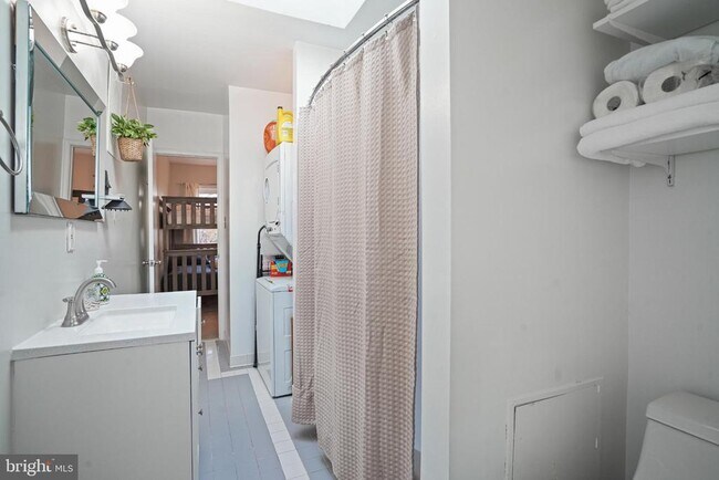 Building Photo - 1613 5th St NW