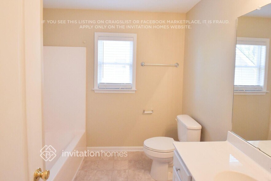 Building Photo - 2716 Sandalwood Cir