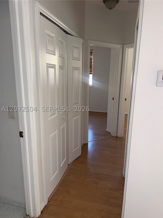 Building Photo - 700 SW 106th Ave