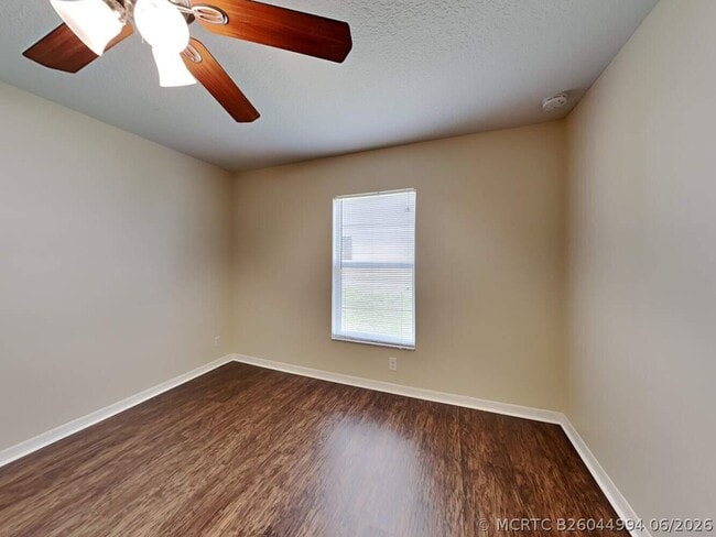 Building Photo - 1389 SW Prairie Cir