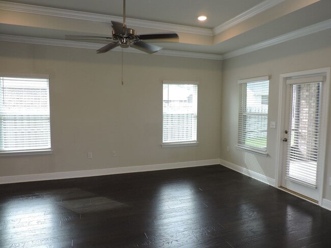 Building Photo - Beautiful home in gated community!