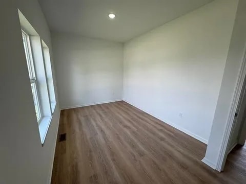 Building Photo - 400 7th St