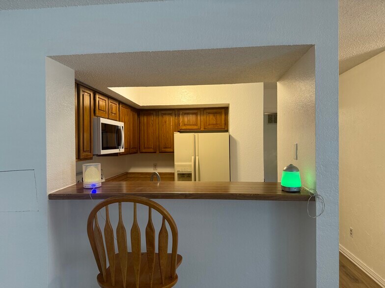 Building Photo - 2310 Bamboo Dr