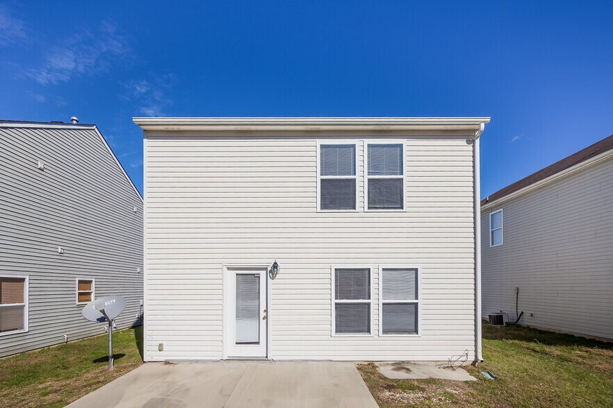 Building Photo - 834 Littleton Dr