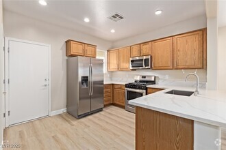 Building Photo - 2346 Amana Dr