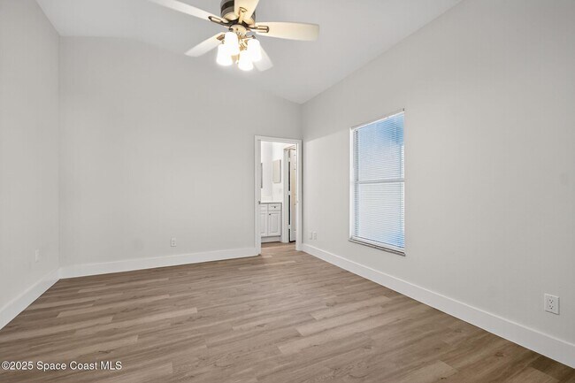 Building Photo - 1283 Goldenrod Cir NE