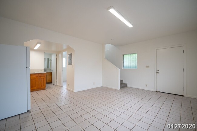 Building Photo - $2,200 /  2 Bed/ 1 Bath Spacious Duplex Centrally Located in Pearl City (Waiawa)