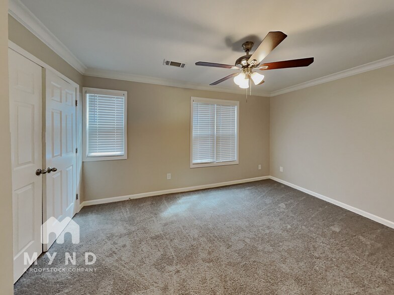 Building Photo - 5210 Laurel Bridge Dr SE