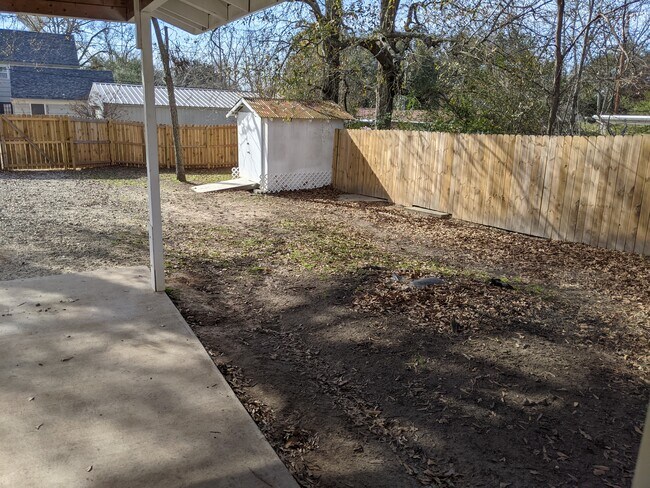 Building Photo - 408 E McKay St