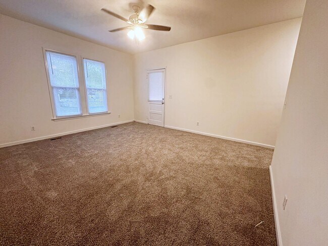 Building Photo - Bellevue - 2 Bedroom Apartment