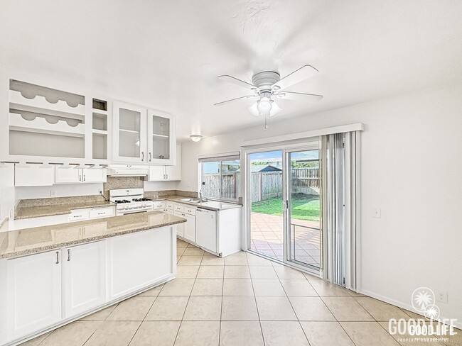 Building Photo - Nice 4B/2BA w/ Attached Garage & Fenced Yard