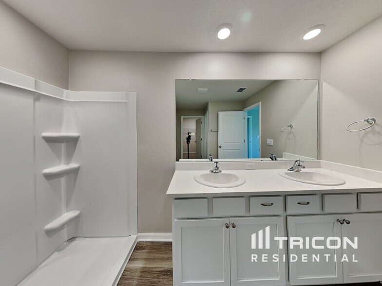 Building Photo - 12120 Kingsley Trl