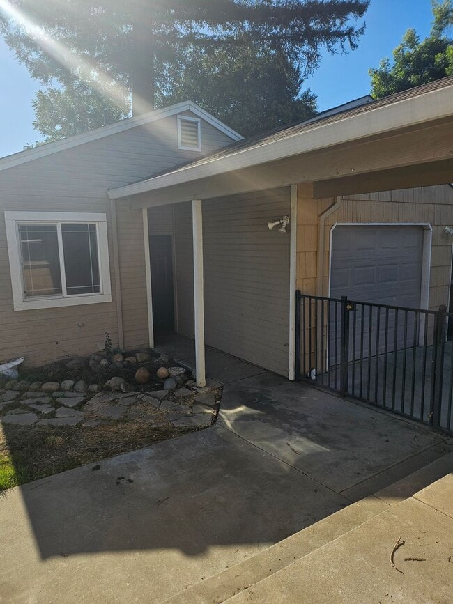 Building Photo - Large 2 bedroom in central Yuba City