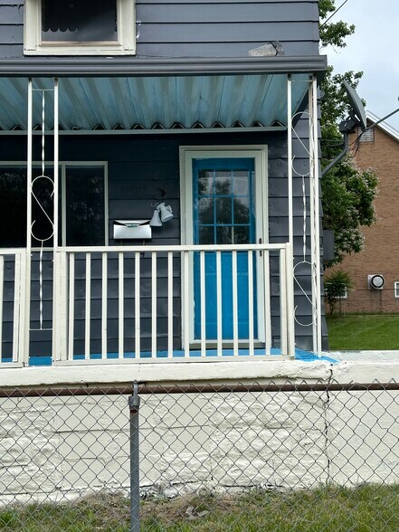 Building Photo - 1127 Wallis Ave