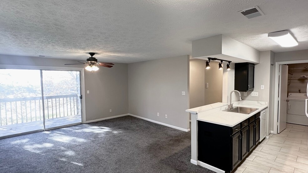 Building Photo - 8919 Eagleview Dr