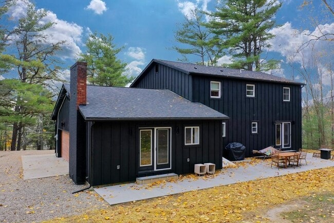 Building Photo - 11833 Overlook Dr
