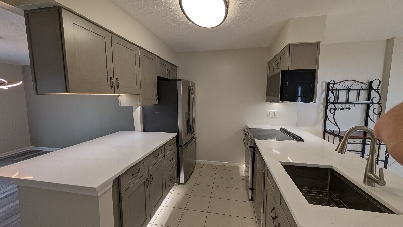 Building Photo - 146 Villa Dr