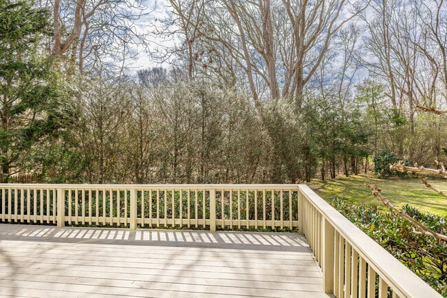 Building Photo - 13 Sycamore Dr