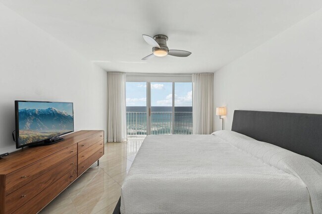 Building Photo - 3580 S Ocean Blvd