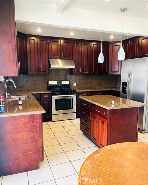 Building Photo - 136 Sandalwood Pl