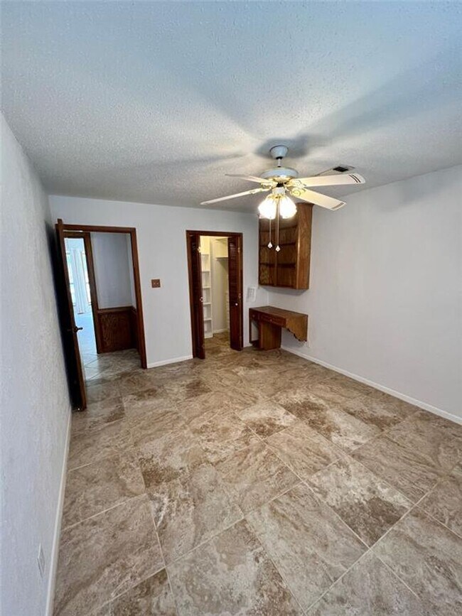 Building Photo - Prestigious Linwood Acres / .44 acres / Rockdale, TX / Swimming Pool