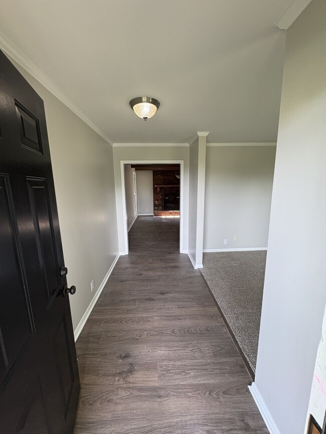 Building Photo - 529 Des Moines Dr