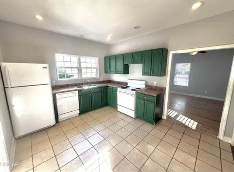 Building Photo - 275 Glascock St