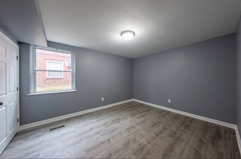 Building Photo - 1726 Borbeck Ave