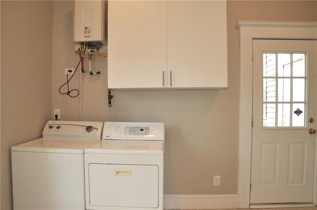 Building Photo - 364 Josephine St NE