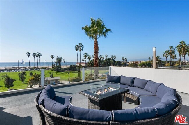 Building Photo - 6730 Esplanade