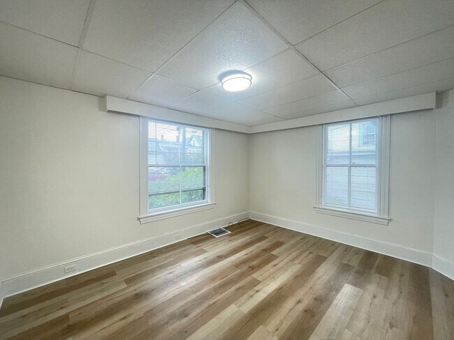 Building Photo - 475 Wilson St