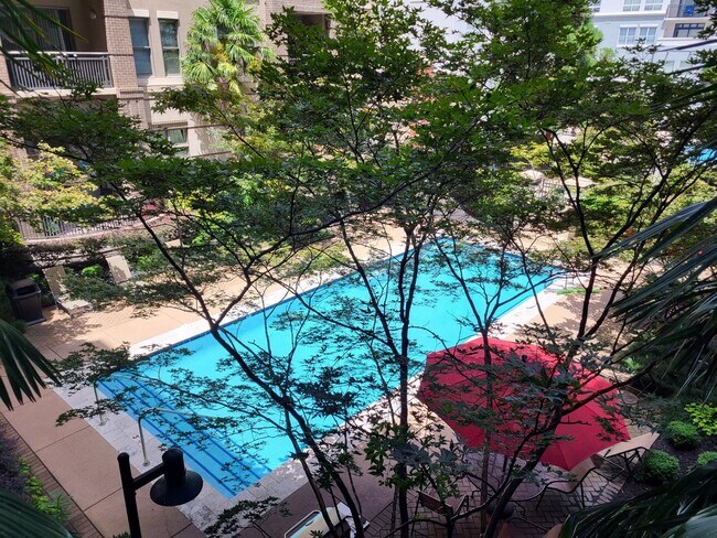 Building Photo - 2 bedroom Condo In Gateway Plaza
