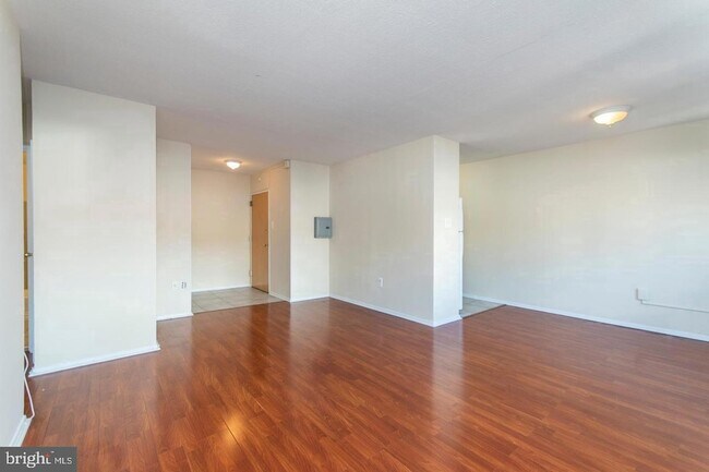 Building Photo - 2101-17-2117 Chestnut St