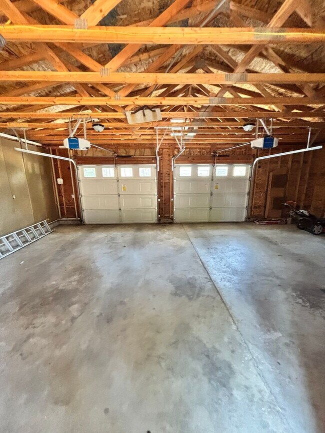 Building Photo - 10708 N Nelson Rd