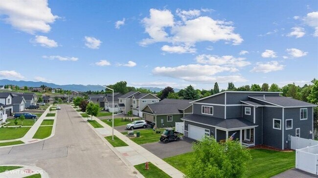 Building Photo - 275 Triple Creek Dr