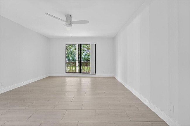 Building Photo - 114 Brackenwood Rd