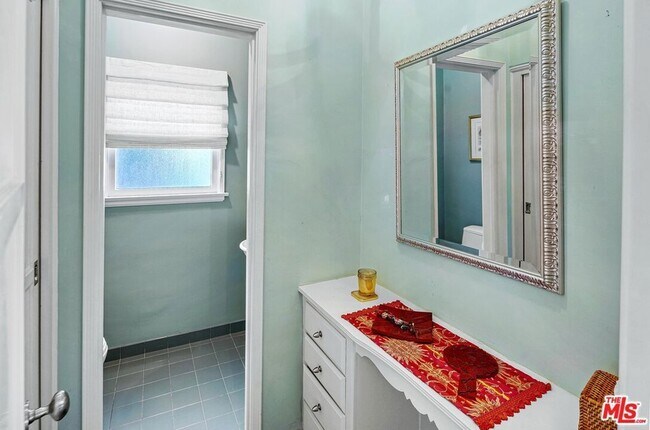 Building Photo - 10614 Le Conte Ave