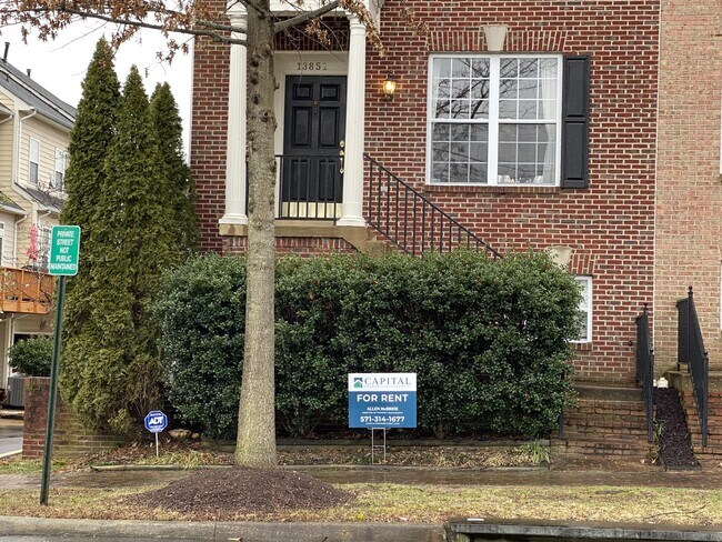 Building Photo - 13851 Palisades St