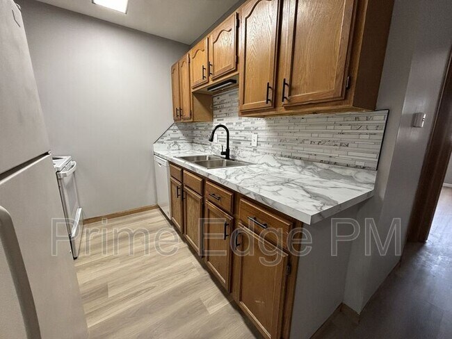 Building Photo - 1109 N 28th St