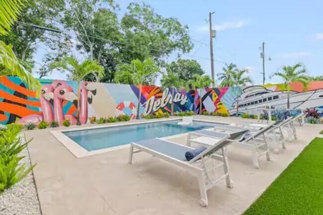 Building Photo - 322 NW 4th Ave