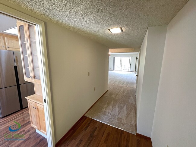 Building Photo - $2,695 - 2 Bed/2 Bath Retirement Resort Li...
