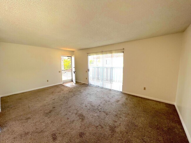 Building Photo - West Stevens-413