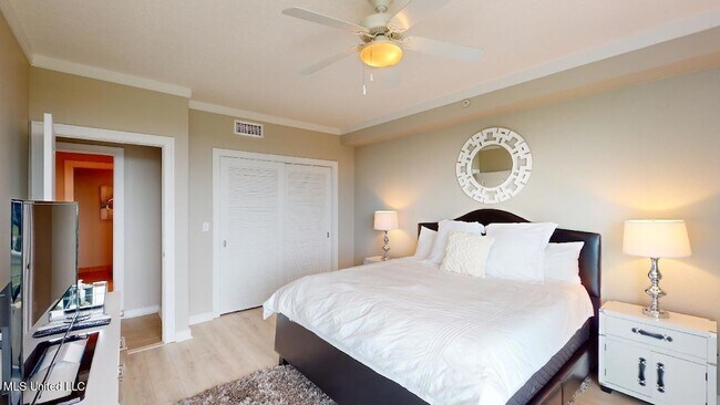 Building Photo - 2060 Beach Blvd