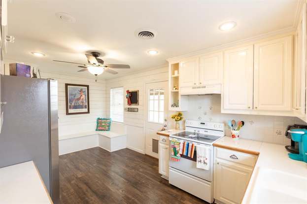 Building Photo - 720 Chisholm Trail