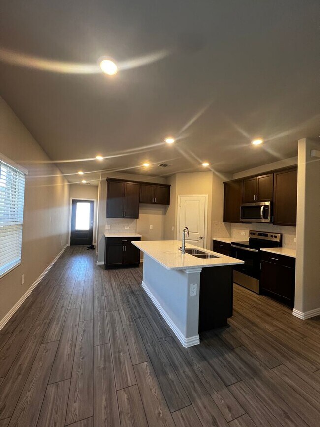 Building Photo - 3305 Sedge Grass Dr