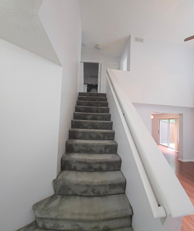 Building Photo - 3910 Old Elm Dr SE