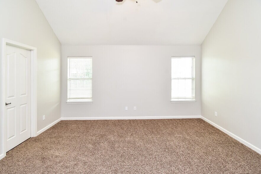 Building Photo - 2848 Pinnacle Dr