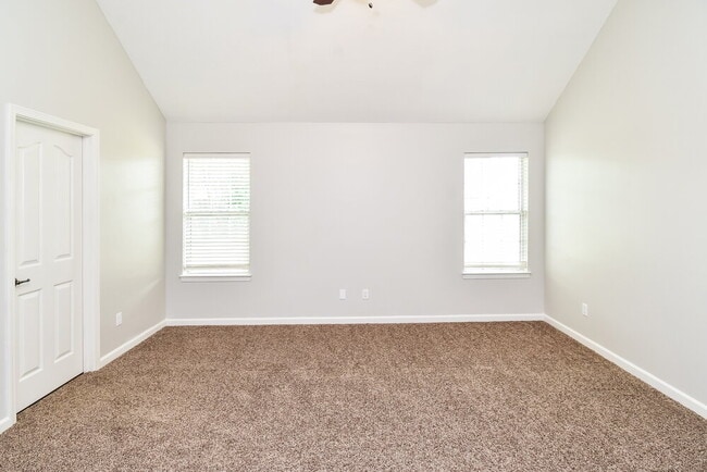 Building Photo - 2848 Pinnacle Dr
