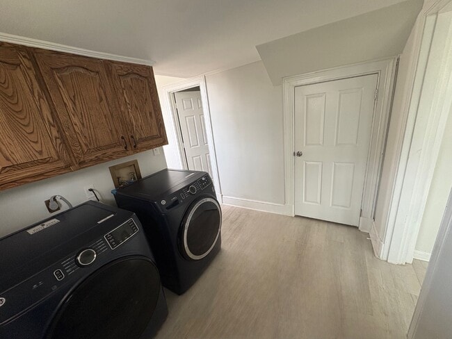 Building Photo - 447 Avondale Dr